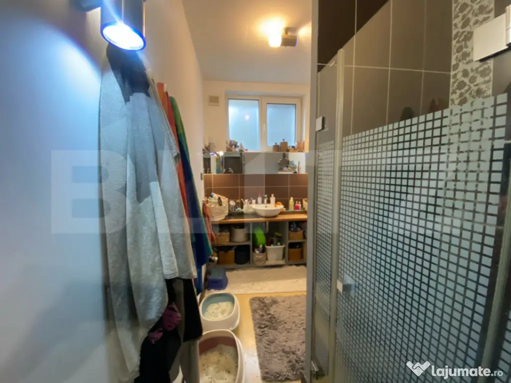 Apartament decomandat, 2 camere, 57 mp, parcare, zona Eroilo 