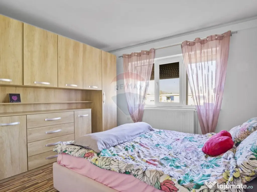 Apartament cu 2 camere decomandat de vanzare in zona 300 ... 