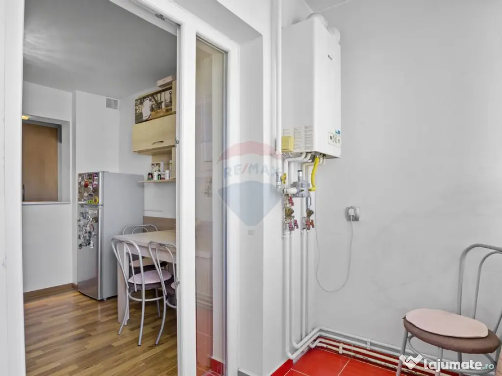 Apartament cu 2 camere decomandat de vanzare in zona 300 ... 