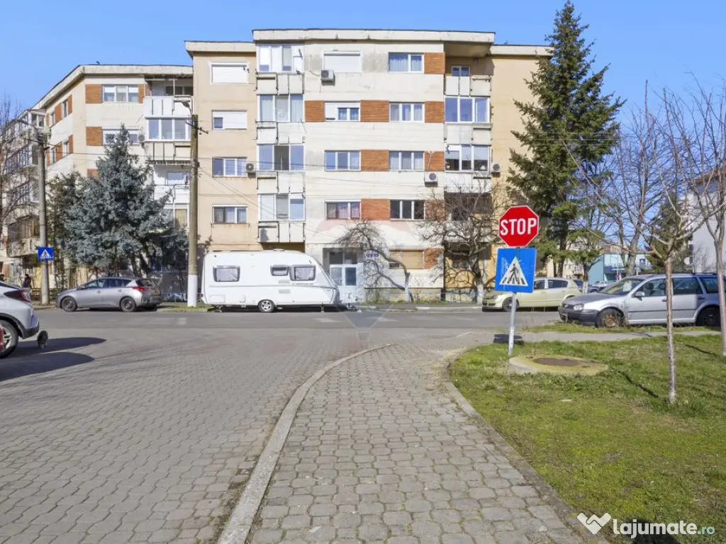 Apartament cu 2 camere decomandat de vanzare in zona 300 ... 