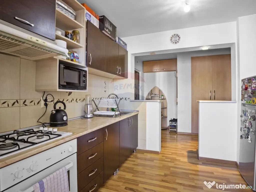 Apartament cu 2 camere decomandat de vanzare in zona 300 ... 