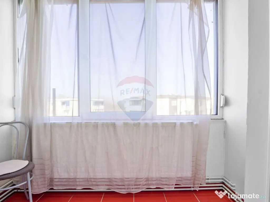 Apartament cu 2 camere decomandat de vanzare in zona 300 ... 