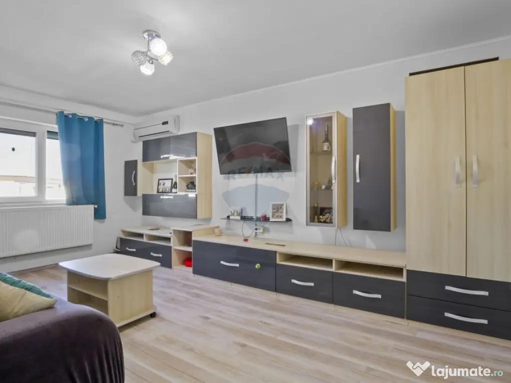 Apartament cu 2 camere decomandat de vanzare in zona 300 ... 