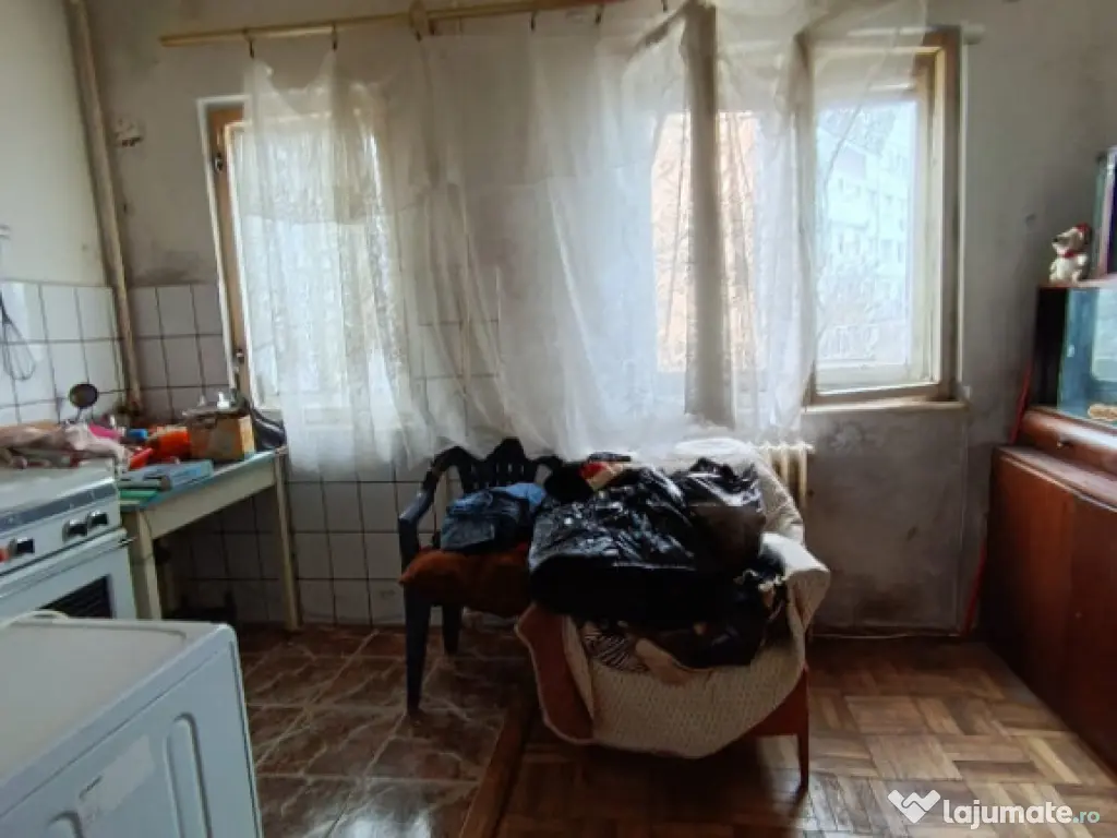 Apartament 3 camere, zona vest 