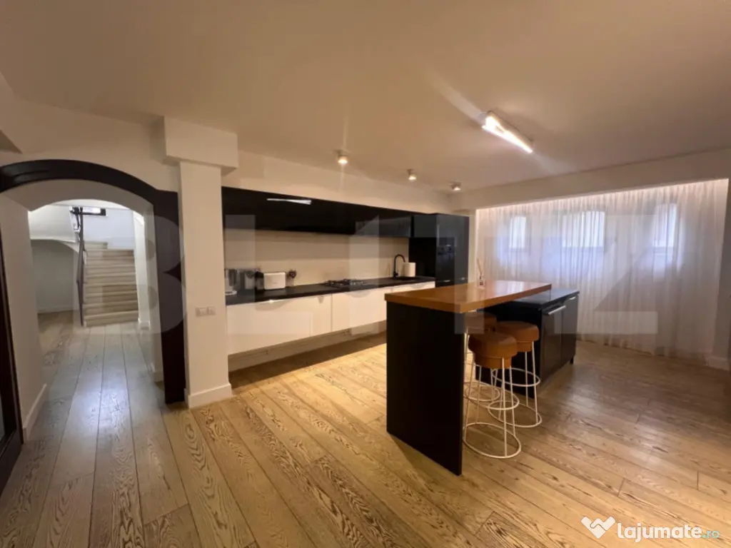 Casă interbelică, 405 mp utili, curte 1300 mp, zonă 1 Mai 