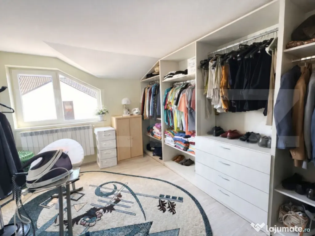 Casa de vanzare, 350 mp utili, 1000 mp teren - Cetate 