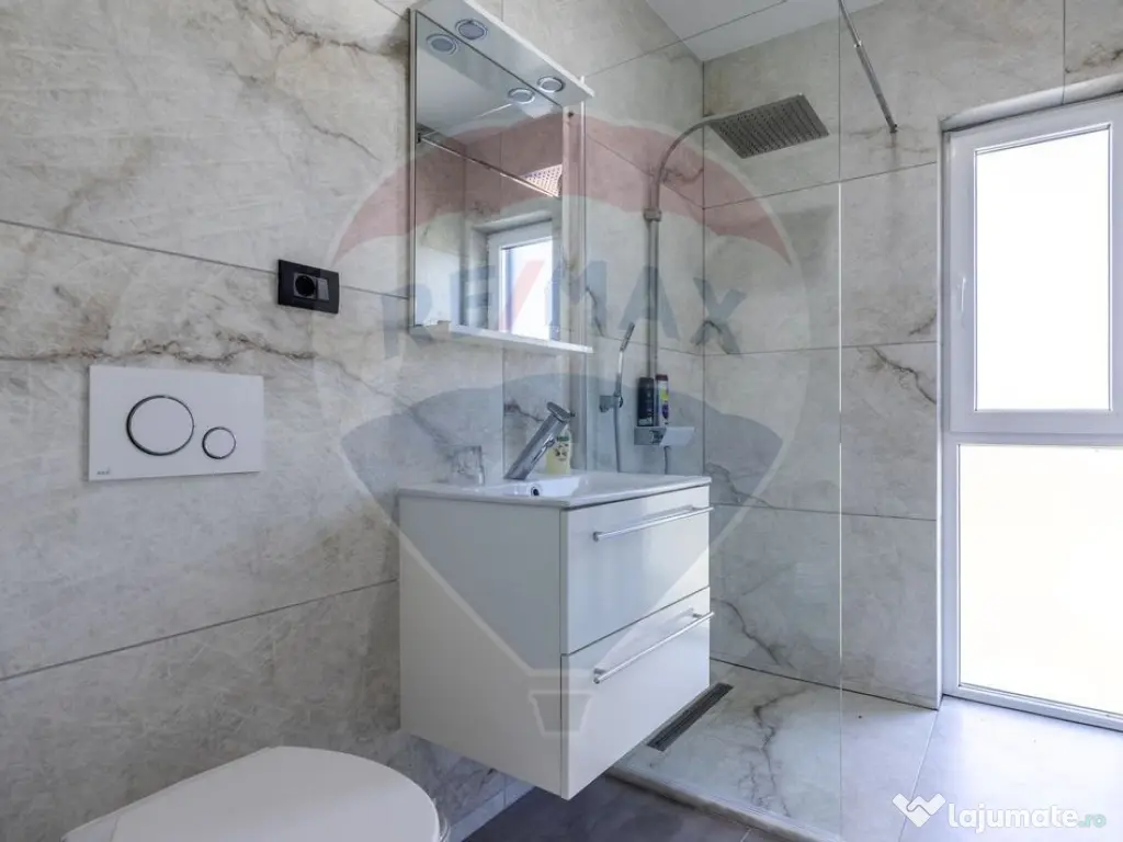 Vilă de lux cu piscina de închiriat 