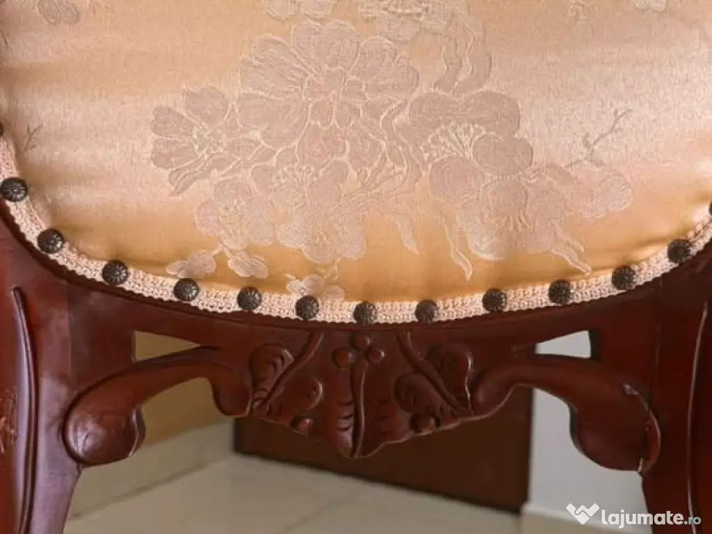 Set Dining Elegant: Masă Rotundă + 4 Scaune Tapițate (Stil Clasic) 