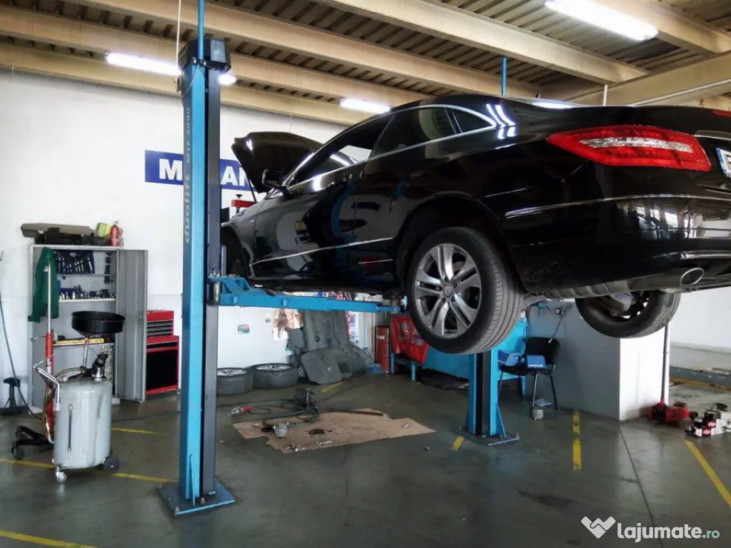 Service auto utilat complet 550mp trafic mare la bulevard 