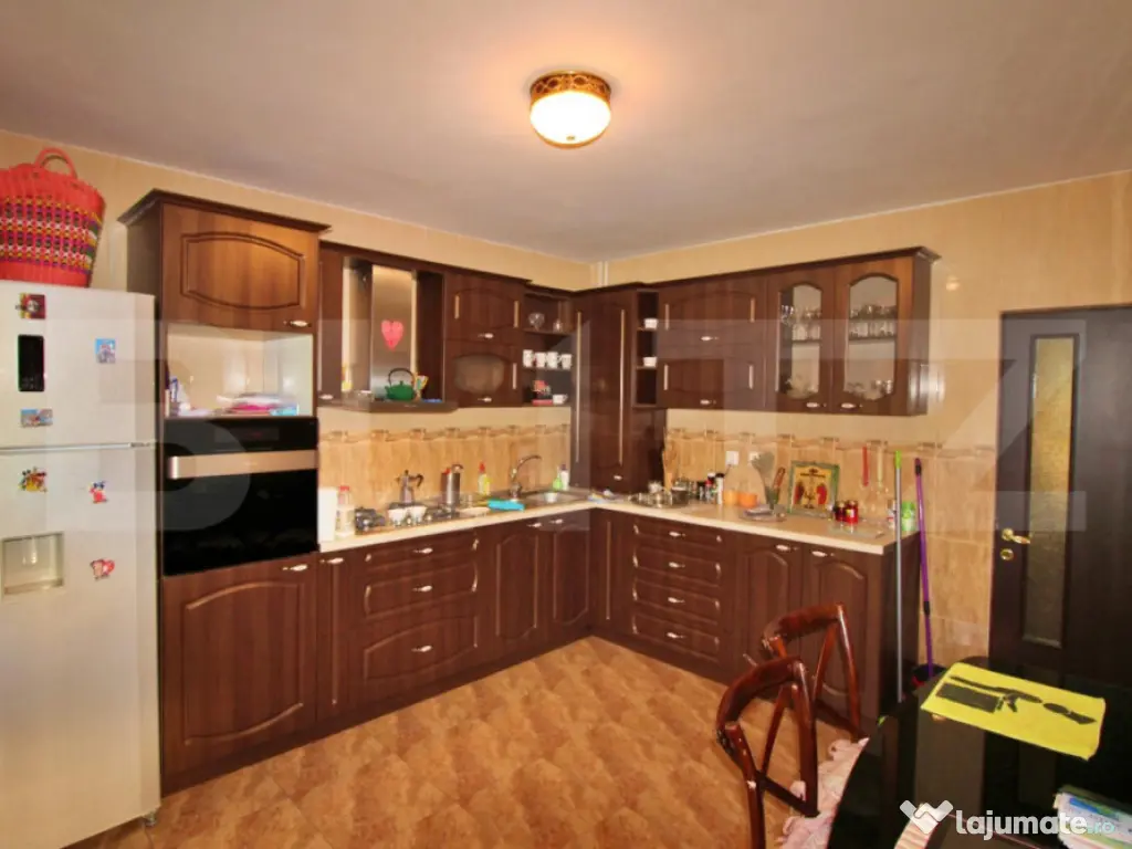 Casa 5 camere + Garaj, anexa si 650 mp - Valea Adanca