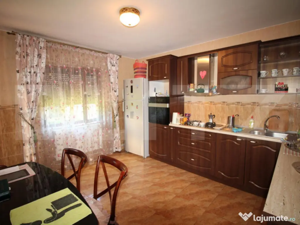 Casa 5 camere + Garaj, anexa si 650 mp - Valea Adanca