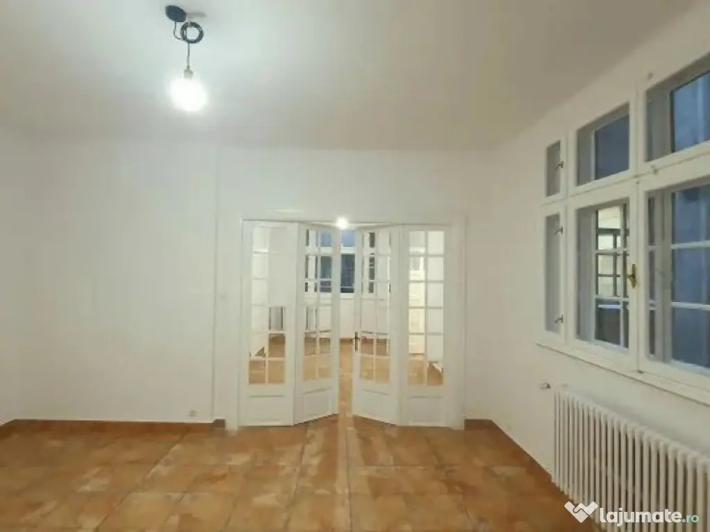 Spatiu stradal ultracentral 