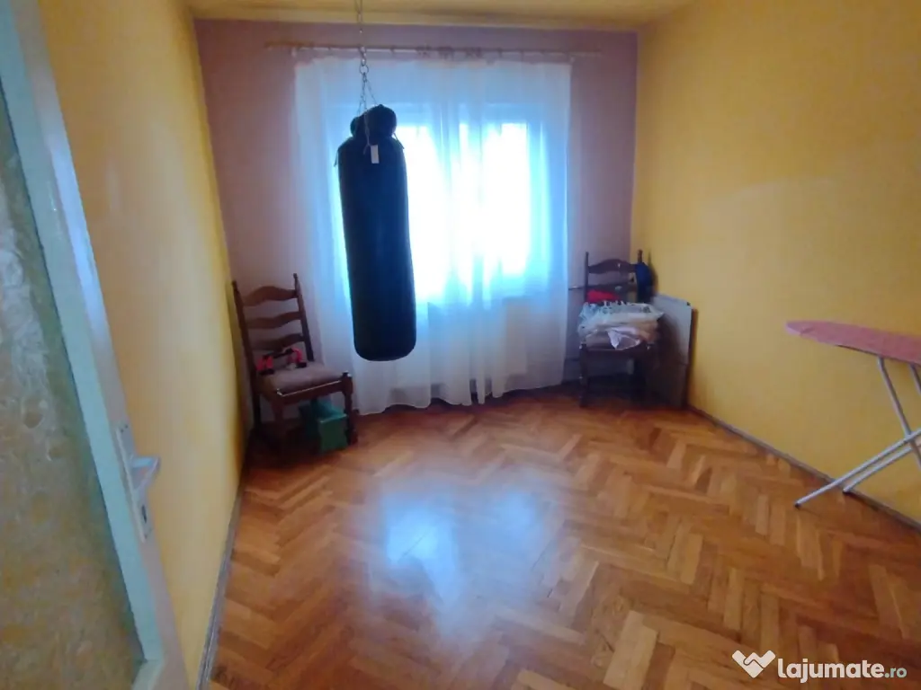 Vanzare apartament 3 camere PB - Rogerius (Oradea) 