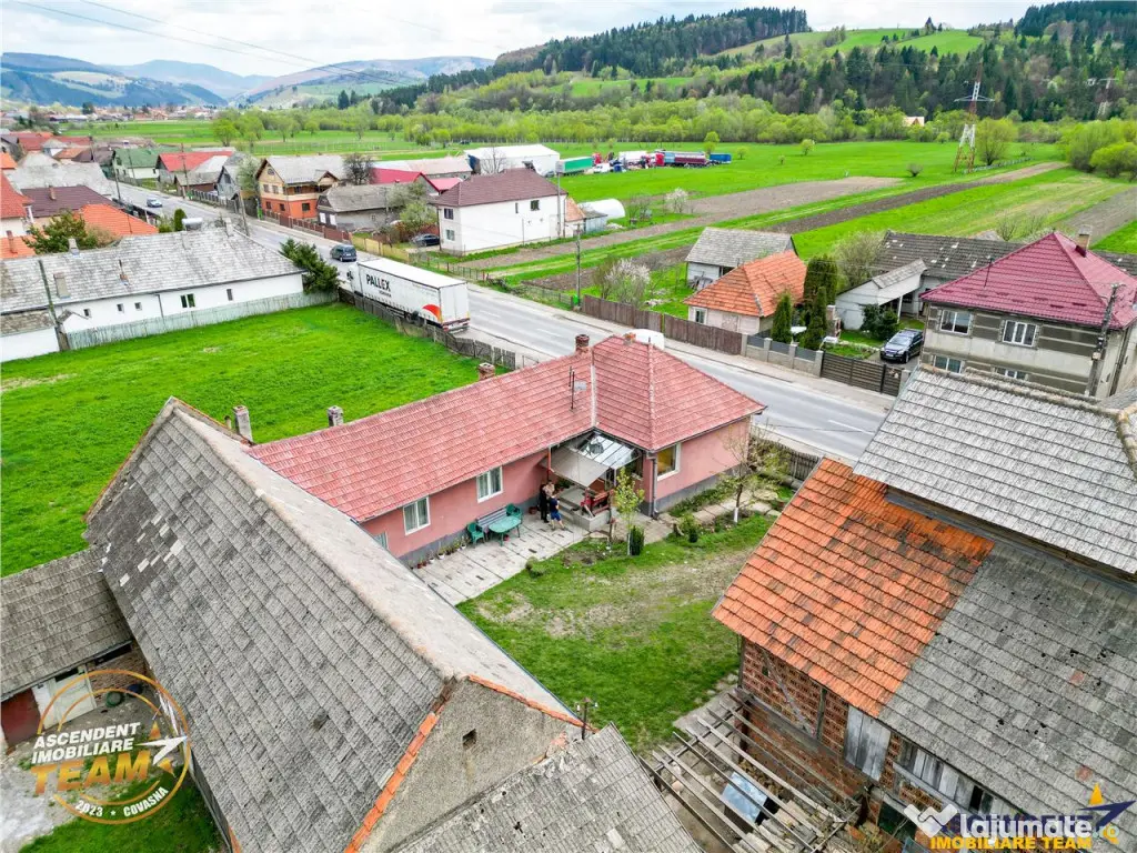 Ansamblu:doua case anexe domeniu de 10.101mp, Intorsura Buza 