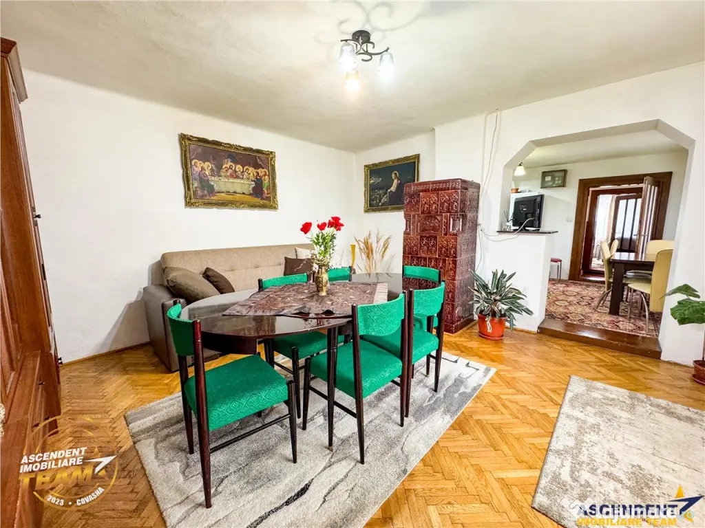 Ansamblu:doua case anexe domeniu de 10.101mp, Intorsura Buza 