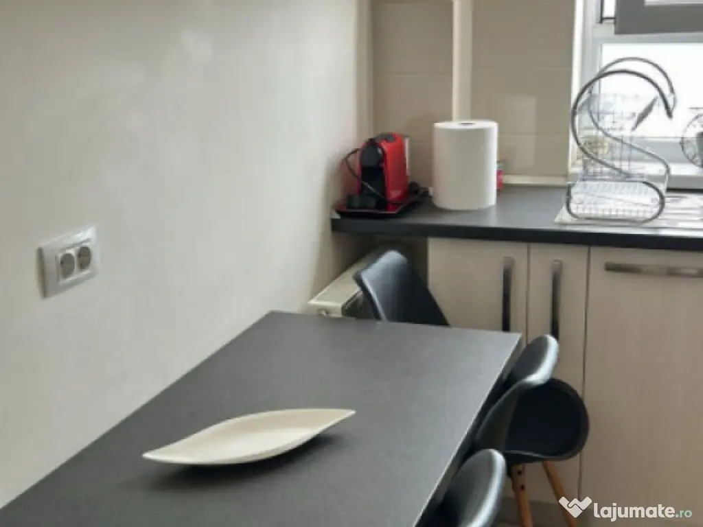 Apartament cu 2 camere mobilat utilat, cu loc de parcare par 