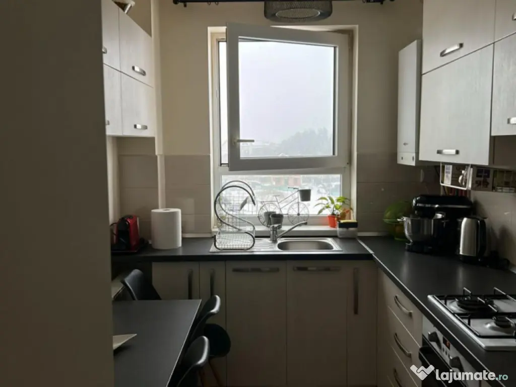 Apartament cu 2 camere mobilat utilat, cu loc de parcare par 