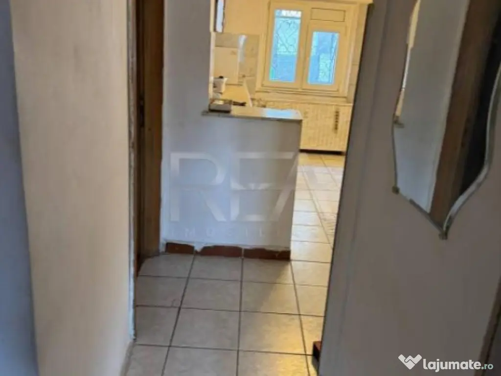 3 camere Vitan decomandat, an 1981, metrou, 62 mp, anvelopat 