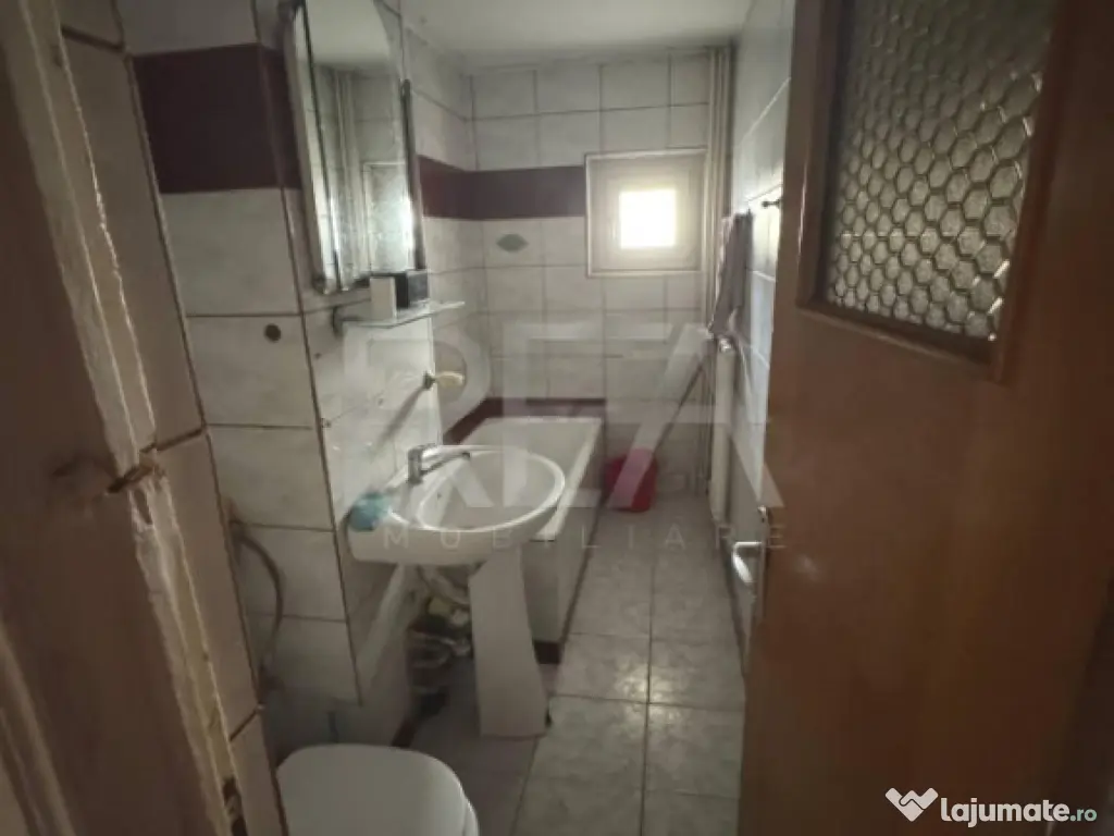 3 camere Vitan decomandat, an 1981, metrou, 62 mp, anvelopat 