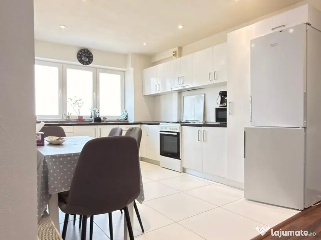 Proprietar ofer spre vânzare apartament complet mobilat