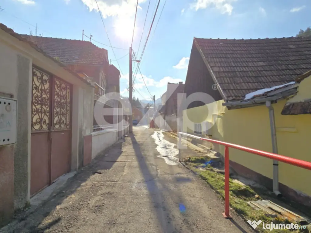 Casă cu potențial în Schei – cu front la două străzi