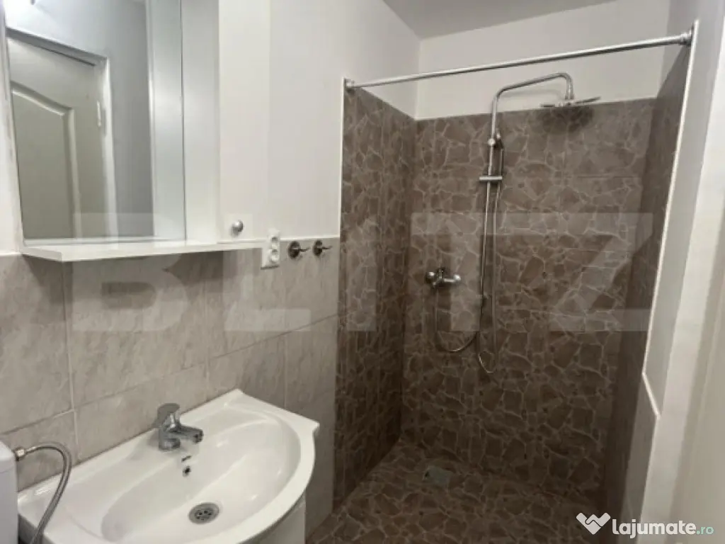 Garsoniera cu baie proprie, 24 mp, etaj 2, centrala, mobilat