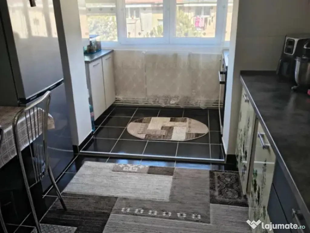 Apartament Cu 2 Camere Decomandate Zona Obcini 