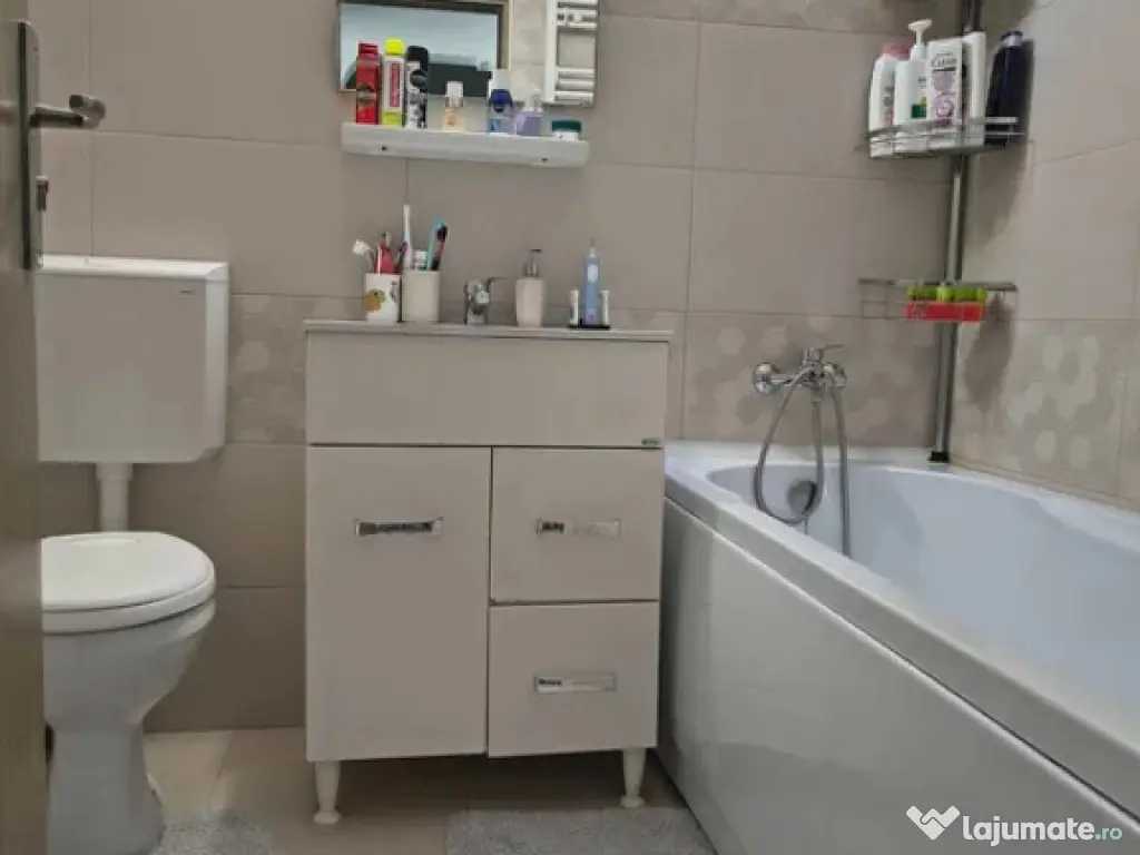 Apartament Cu 2 Camere Decomandate Zona Obcini 