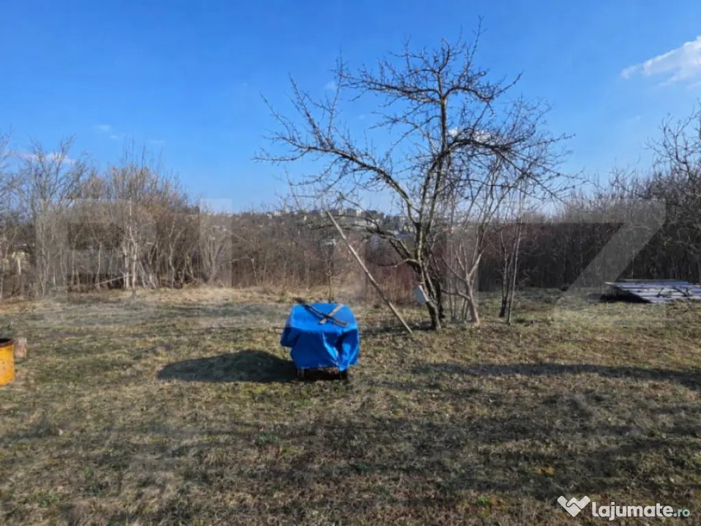 Teren generos cu casă – ideal pentru renovare sau dezvolt 