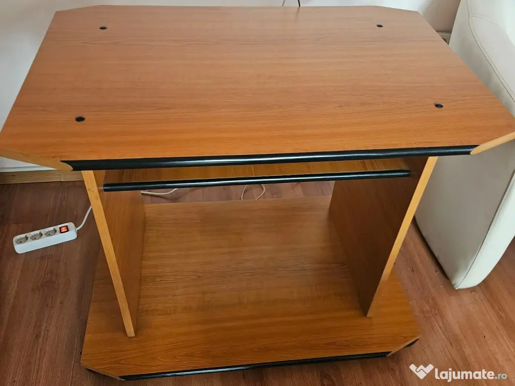 Noptieră pe roți, cu rol de birou și comodă TV 