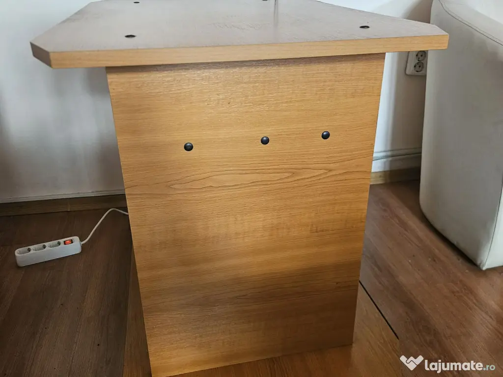 Noptieră pe roți, cu rol de birou și comodă TV 