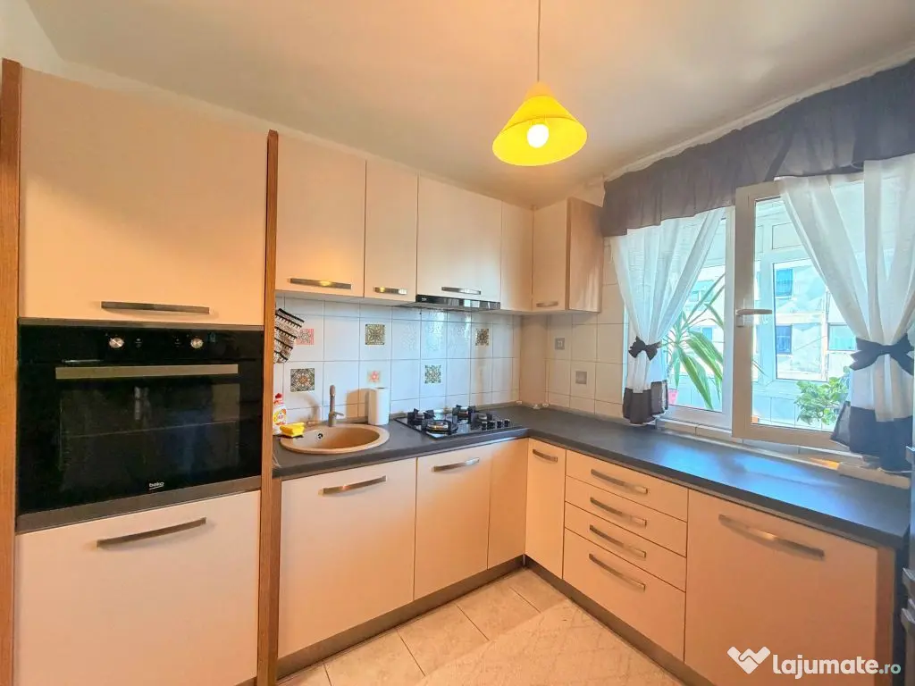 | Apartament 3 camere de închiriat | Loc de Parcare – ... 