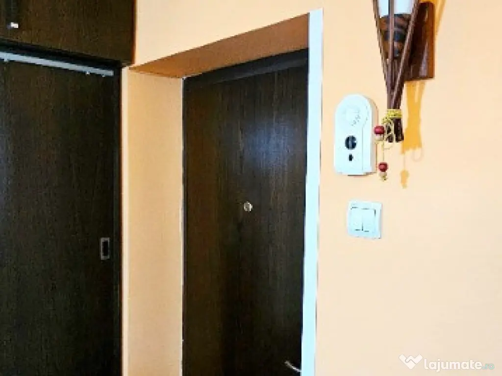 Apartament 2 camere, etaj 2, mobilat,utilat,2 locuri parcare,Precista 