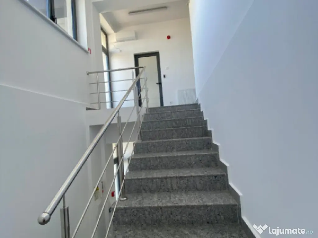 Spatiu comercial, 600mp , zona Aeroport 