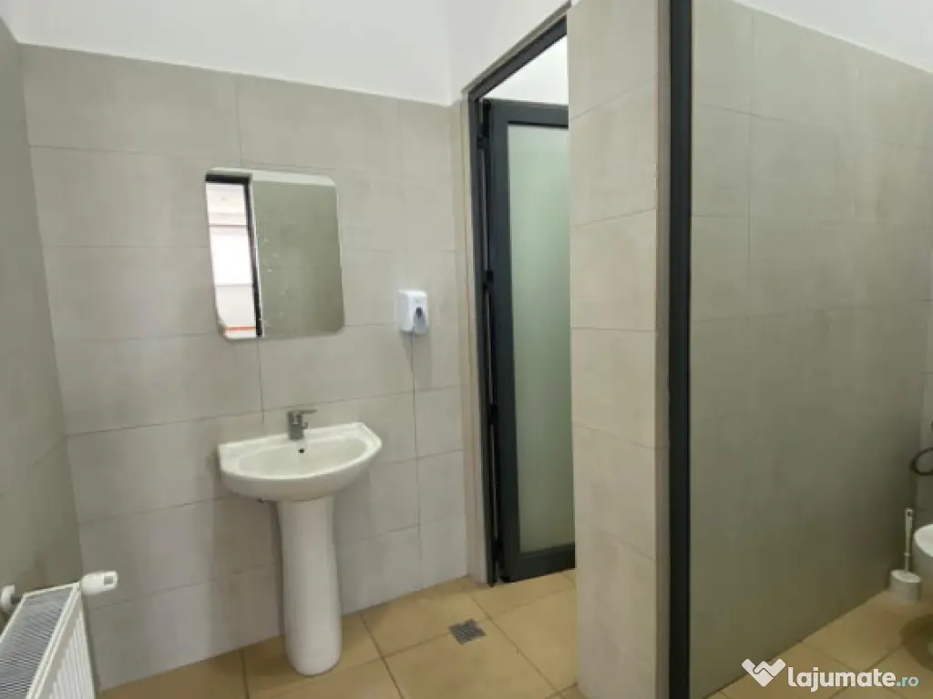 Spatiu comercial, 600mp , zona Aeroport 