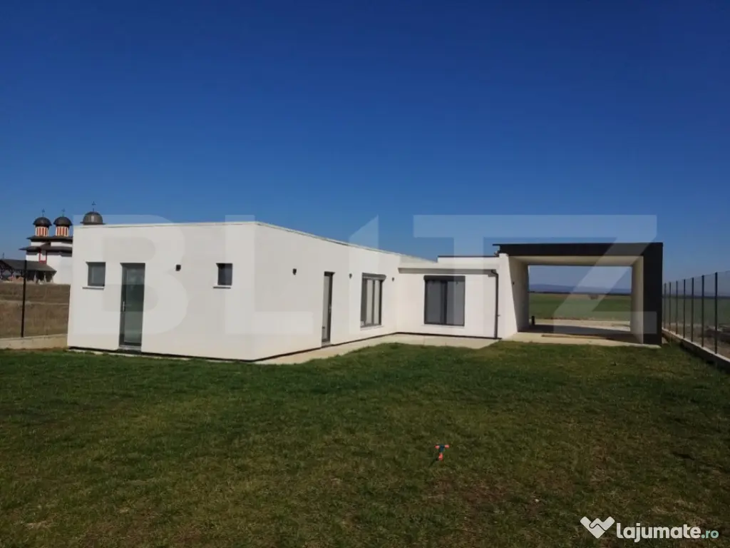 Casa individuala Osorhei cu filigorie si gard imprejmuire