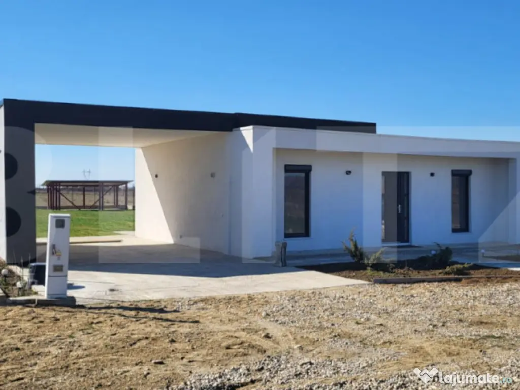 Casa individuala Osorhei cu filigorie si gard imprejmuire