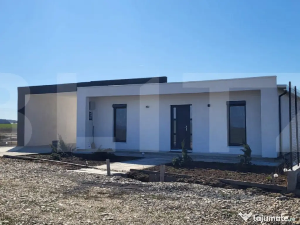 Casa individuala Osorhei cu filigorie si gard imprejmuire