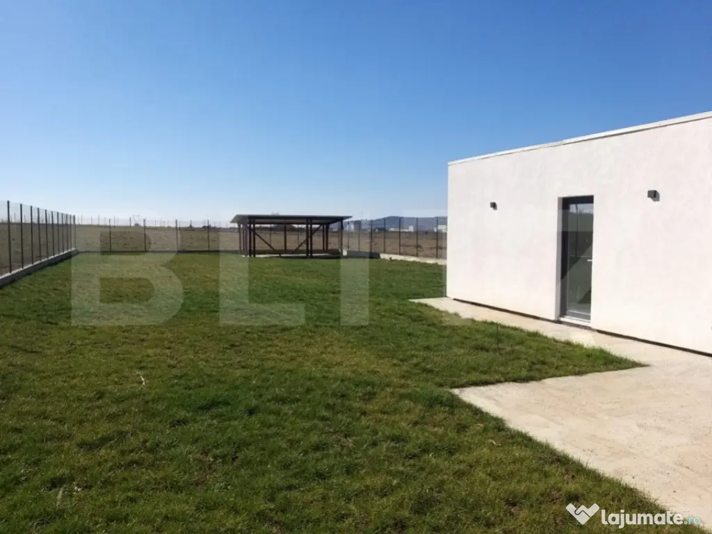 Casa individuala Osorhei cu filigorie si gard imprejmuire