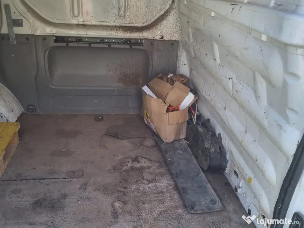 Renault 2.0 Diesel 114 CP – mașină spațioasă și economică 