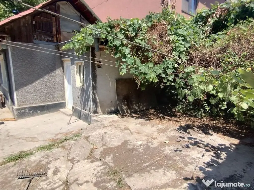 Teren cu casa demolabila in INEL 2 
