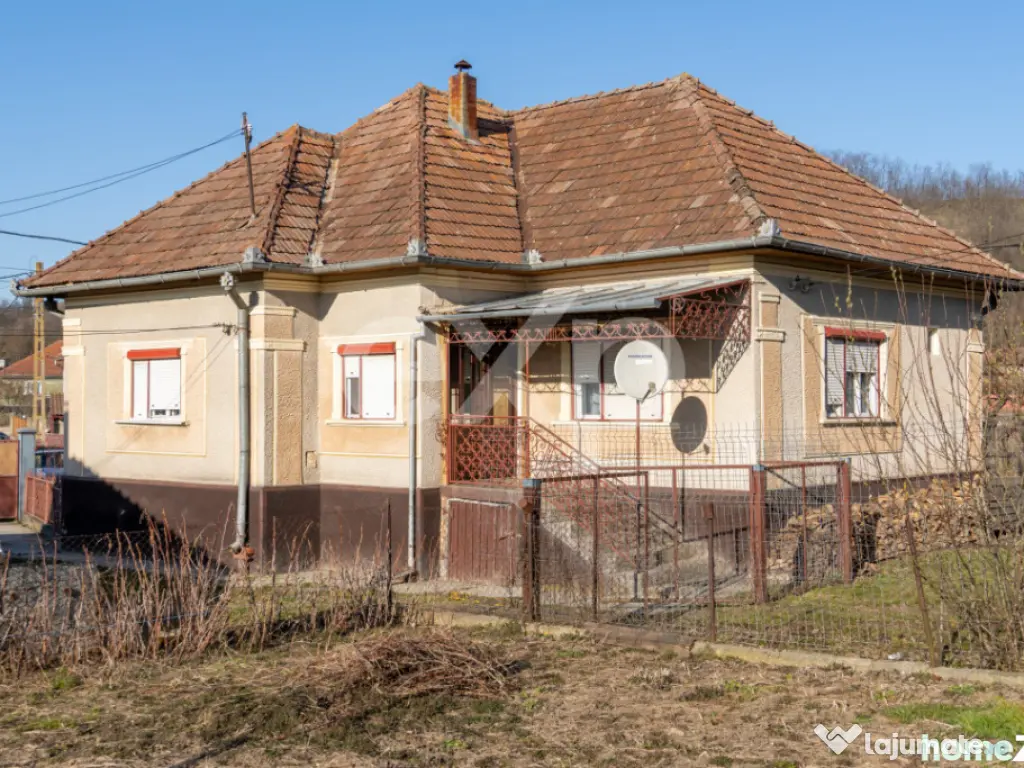 Casă + anexe gospodărești - 1400 mp teren - 0% COMISION 