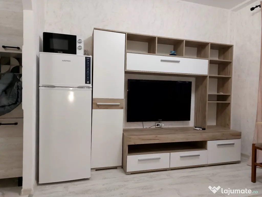 Cameră de cămin cu baie proprie,etaj 2,cu chirias (250euro) 