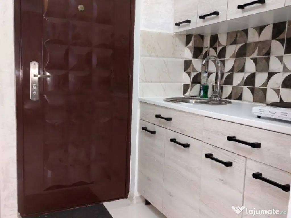 Cameră de cămin cu baie proprie,etaj 2,cu chirias (250euro) 