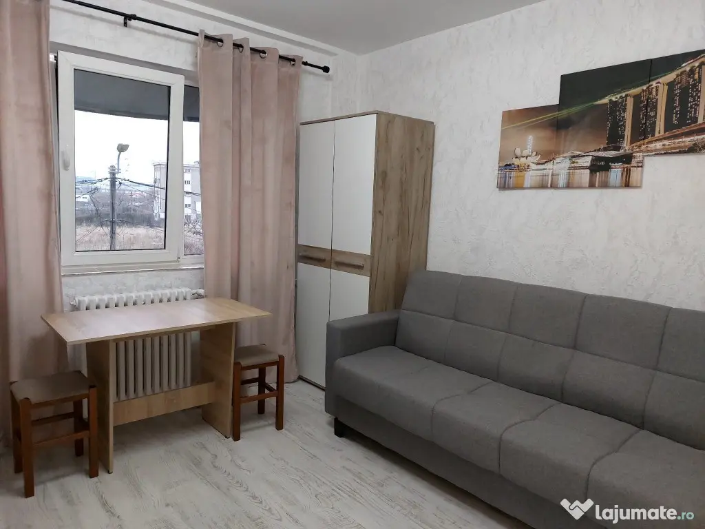 Cameră de cămin cu baie proprie,etaj 2,cu chirias (250euro) 