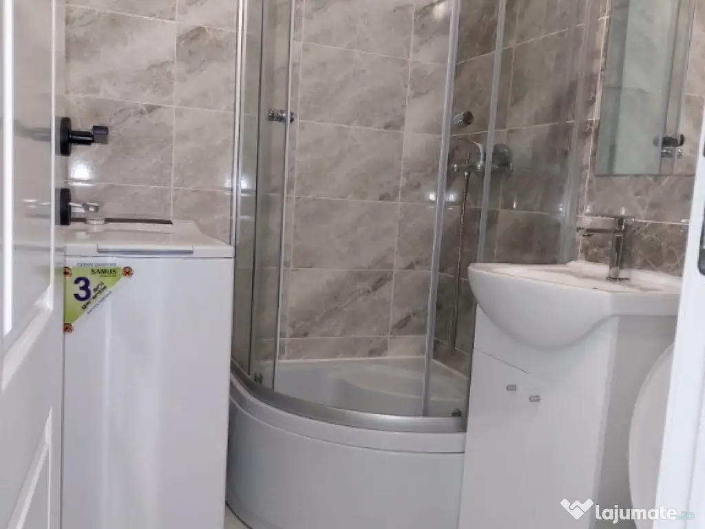 Cameră de cămin cu baie proprie,etaj 2,cu chirias (250euro) 