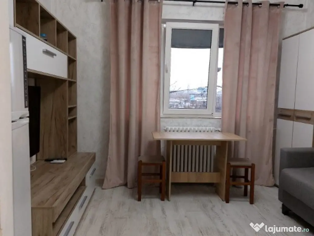 Cameră de cămin cu baie proprie,etaj 2,cu chirias (250euro) 