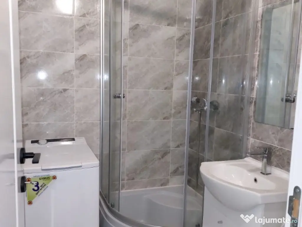 Cameră de cămin cu baie proprie,etaj 2,cu chirias (250euro) 