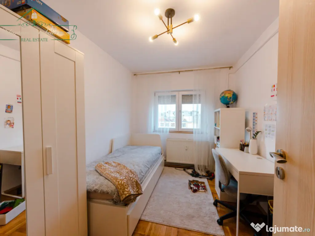 Apartament cu 5 camere si centrala proprie, zona Aurel Vlaic 