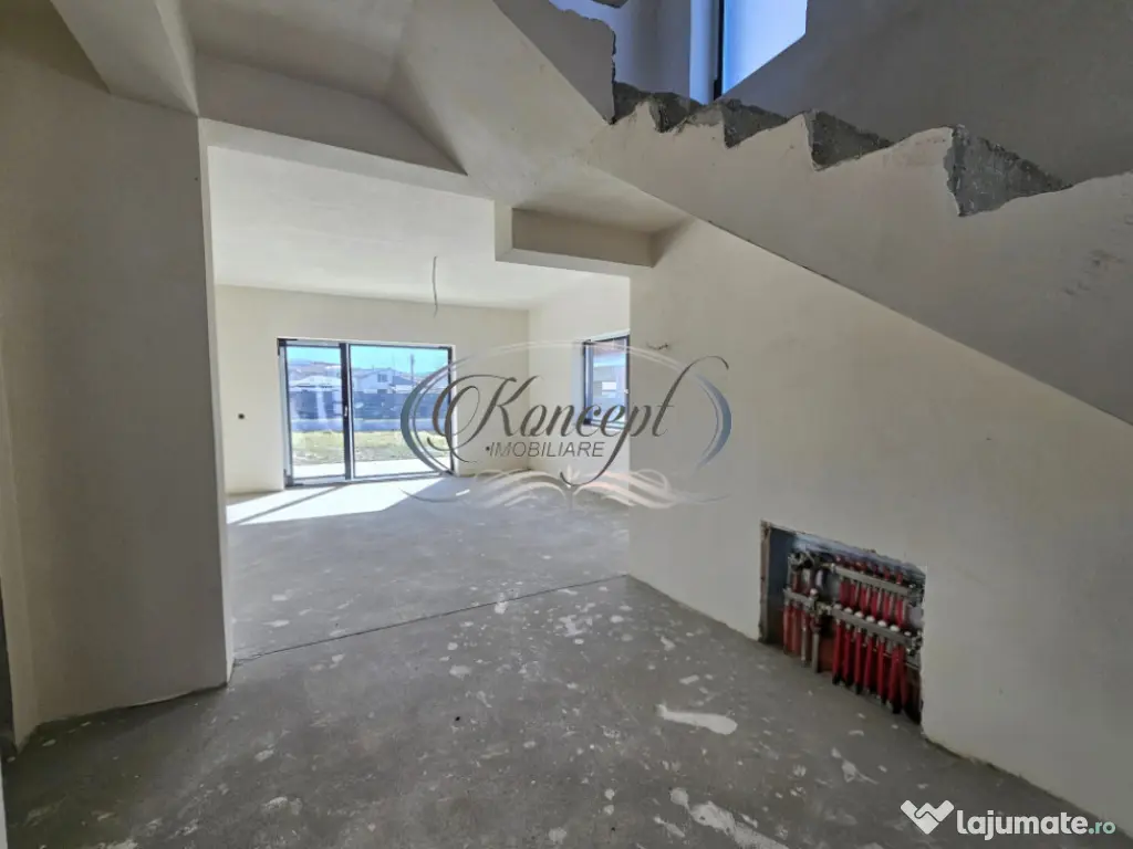 Locuinta moderna cu design cubic si curte plana in Dezmir 